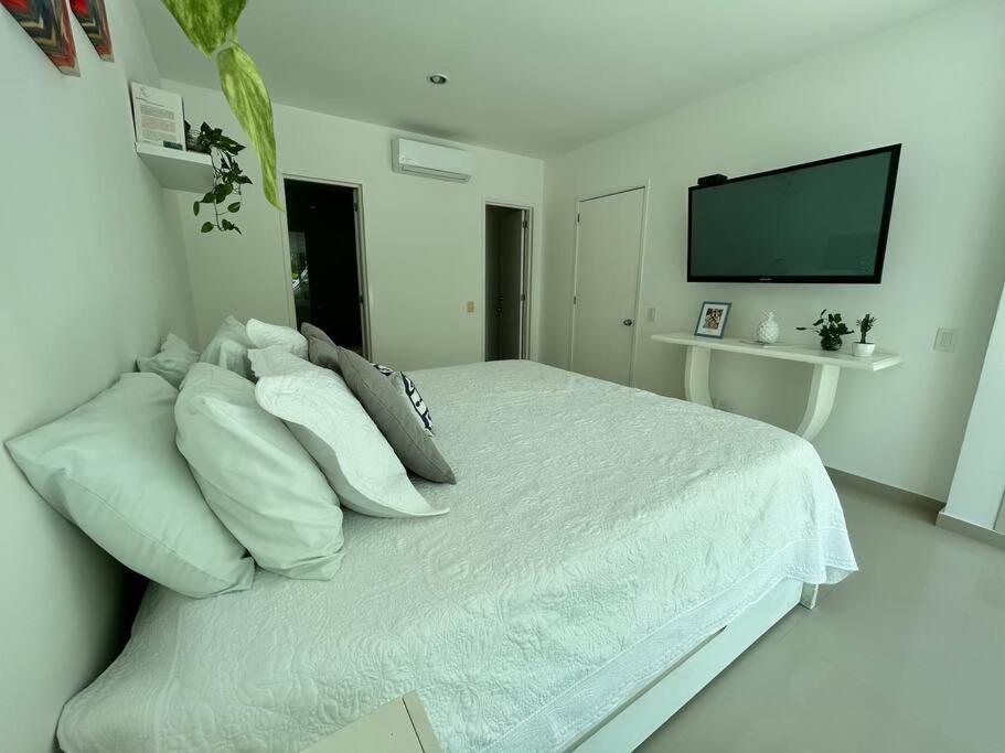 Apartment Beachfront Bliss-2br Haven Steps From Sandy Shores Cartagena (Kolumbien)