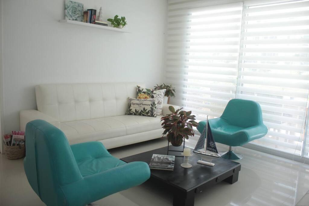 Beachfront Bliss-2br Haven Steps From Sandy Shores * Cartagena (Kolumbien)