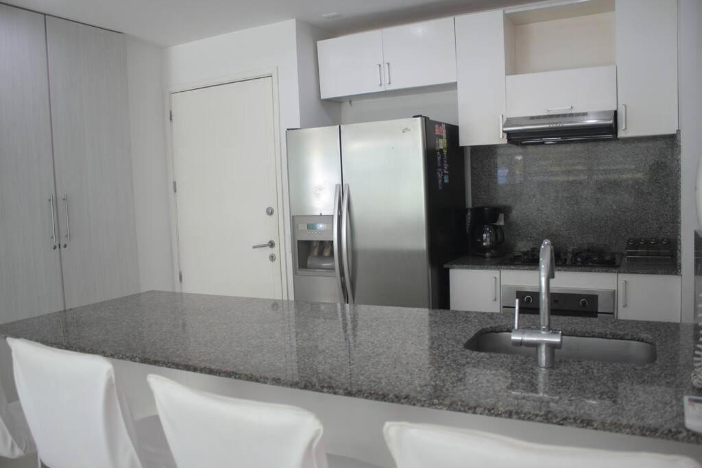 Beachfront Bliss-2br Haven Steps From Sandy Shores Cartagena (Kolumbien)